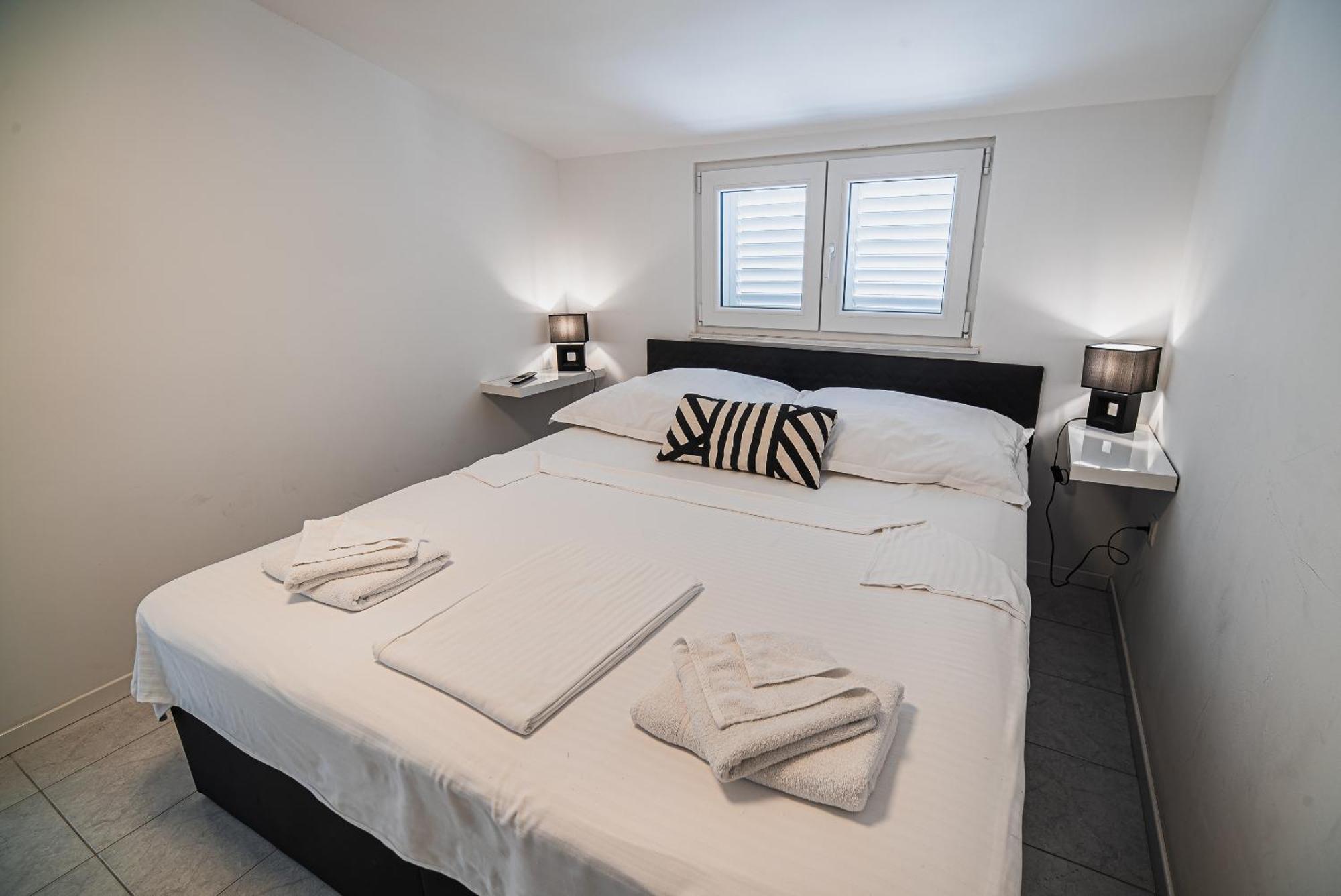 Downtown Park Apartments With Balcony Vodice Bilik gambar