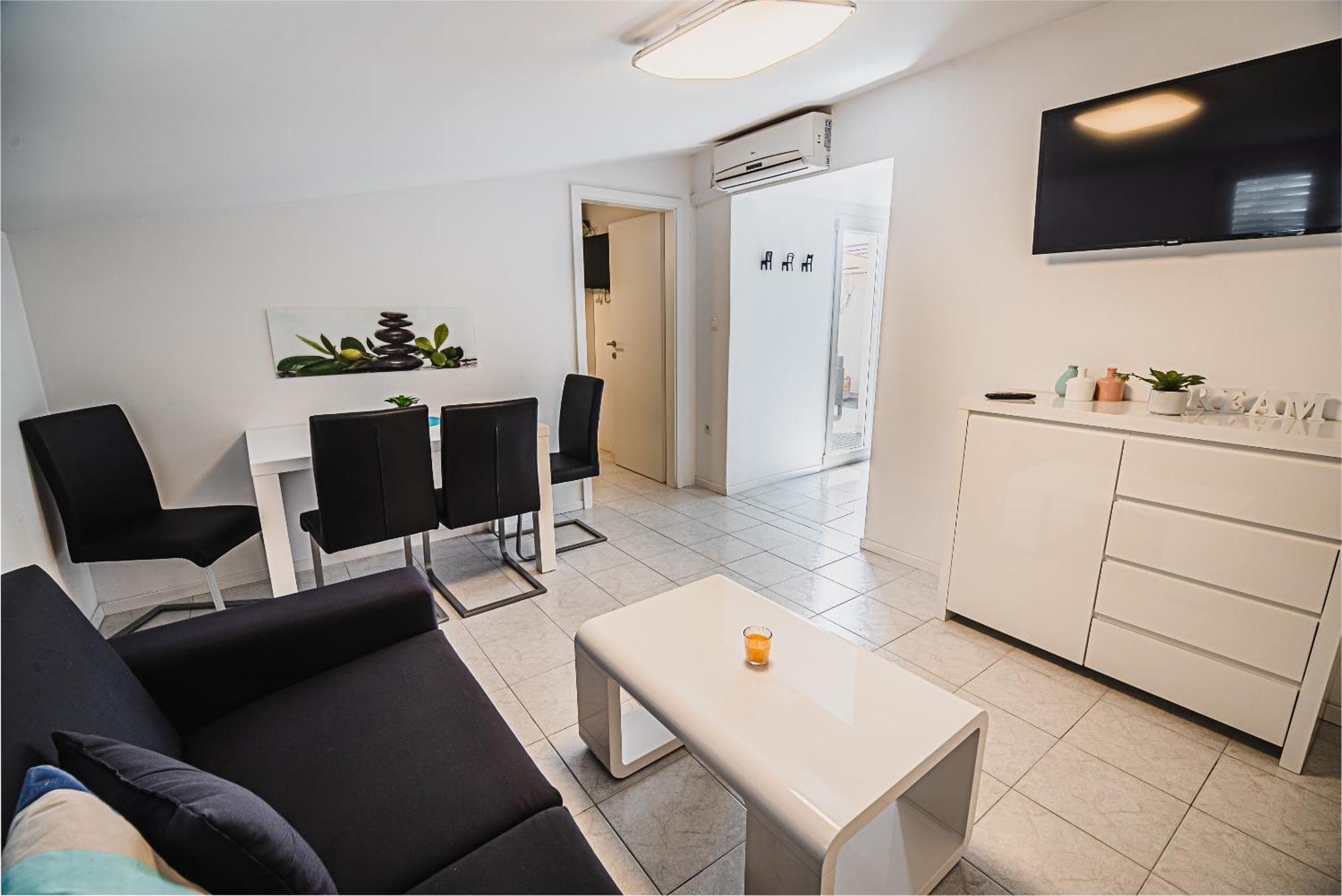 Downtown Park Apartments With Balcony Vodice Bilik gambar