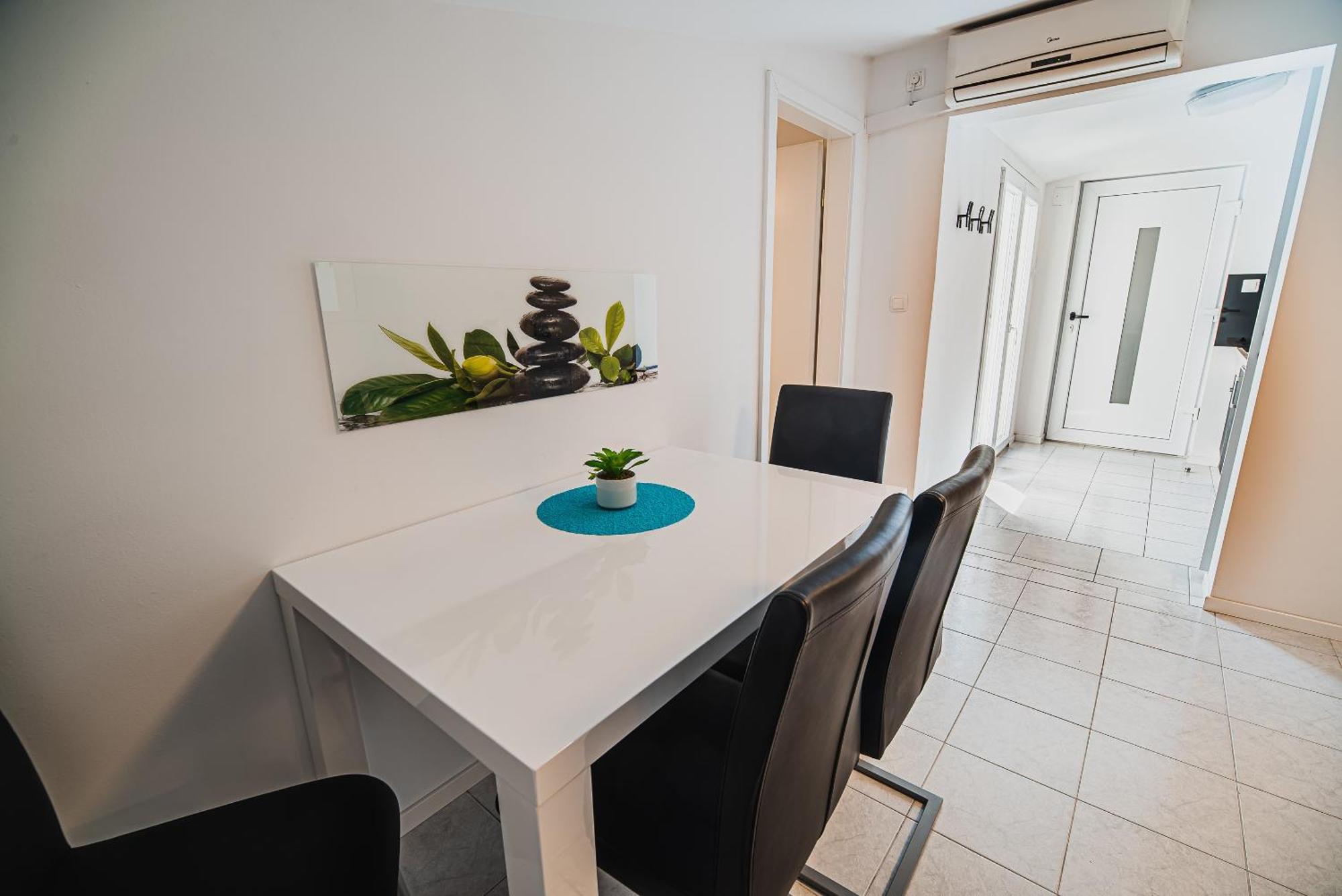 Downtown Park Apartments With Balcony Vodice Bilik gambar