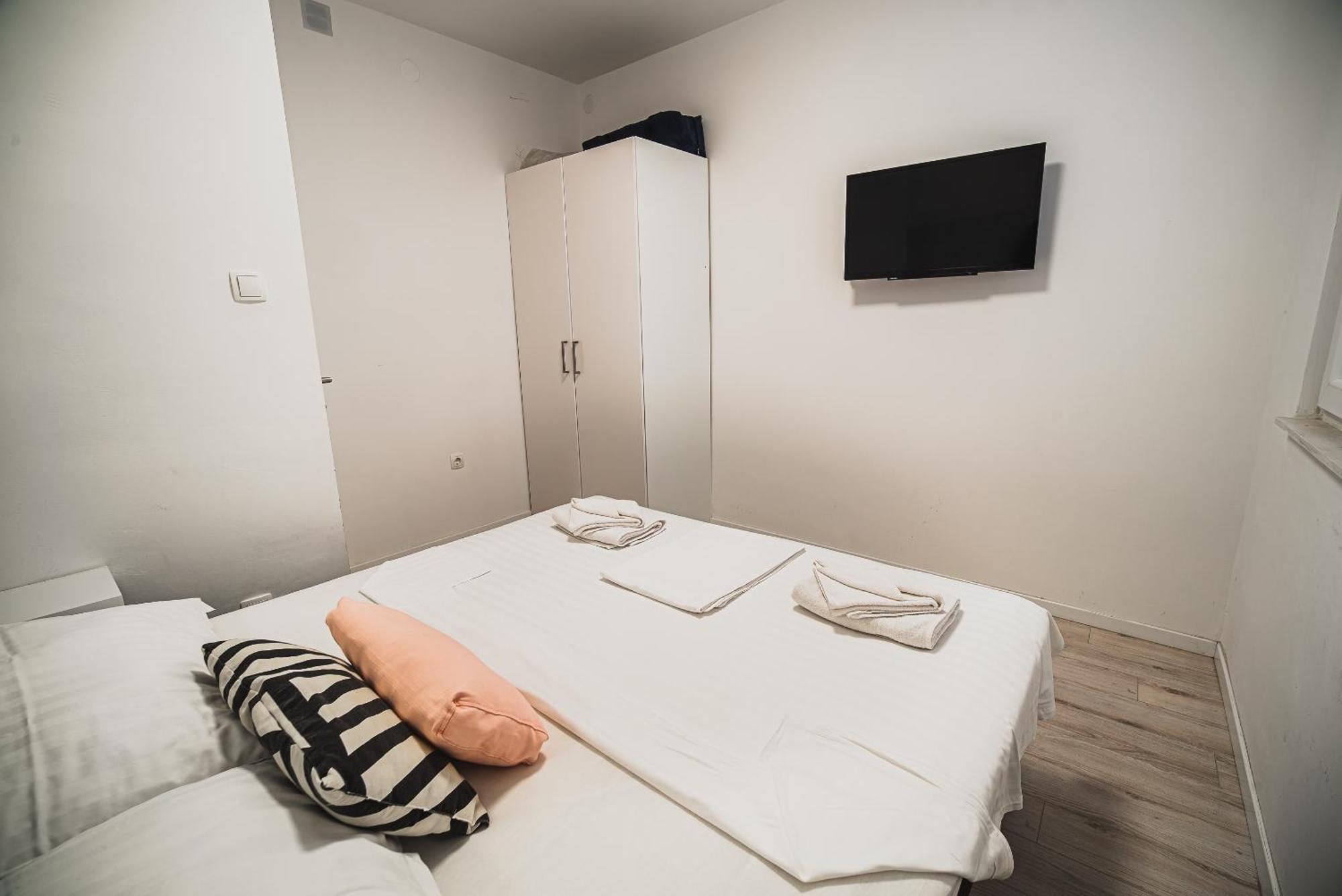 Downtown Park Apartments With Balcony Vodice Bilik gambar