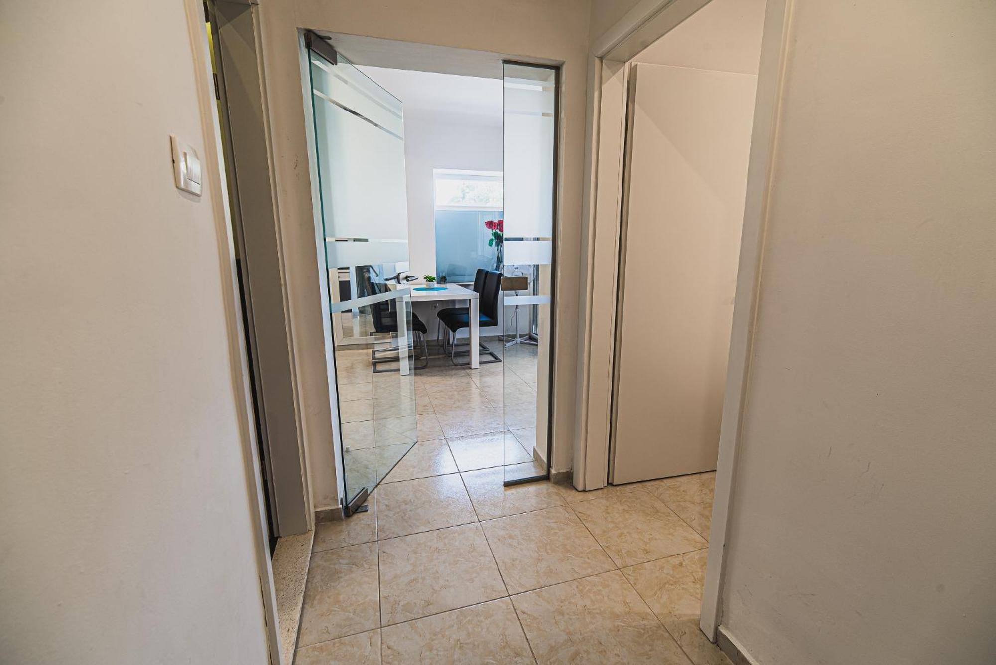 Downtown Park Apartments With Balcony Vodice Bilik gambar