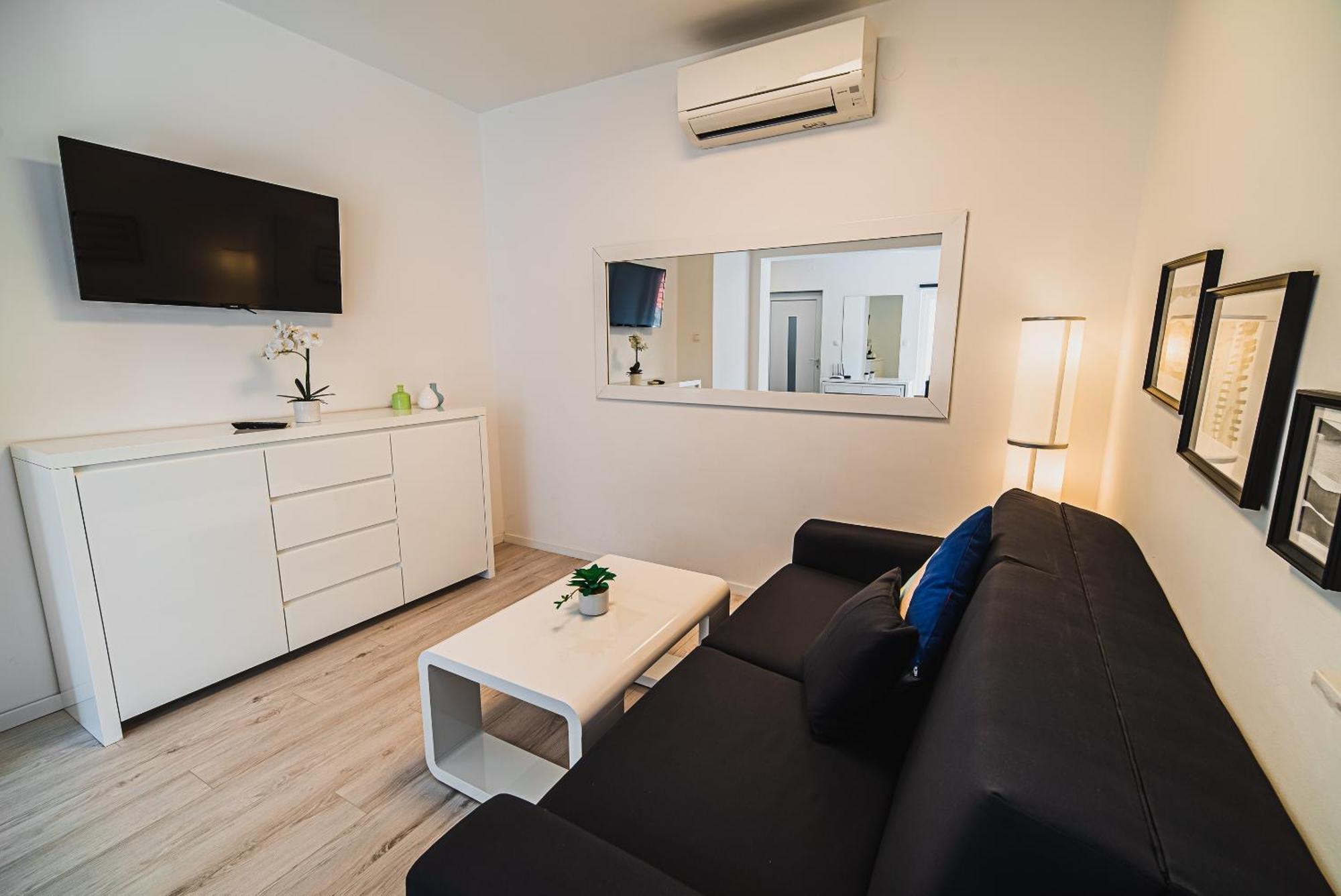 Downtown Park Apartments With Balcony Vodice Bilik gambar