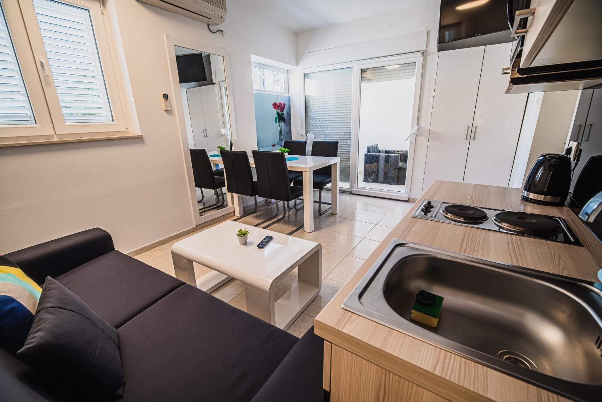 Downtown Park Apartments With Balcony Vodice Bilik gambar