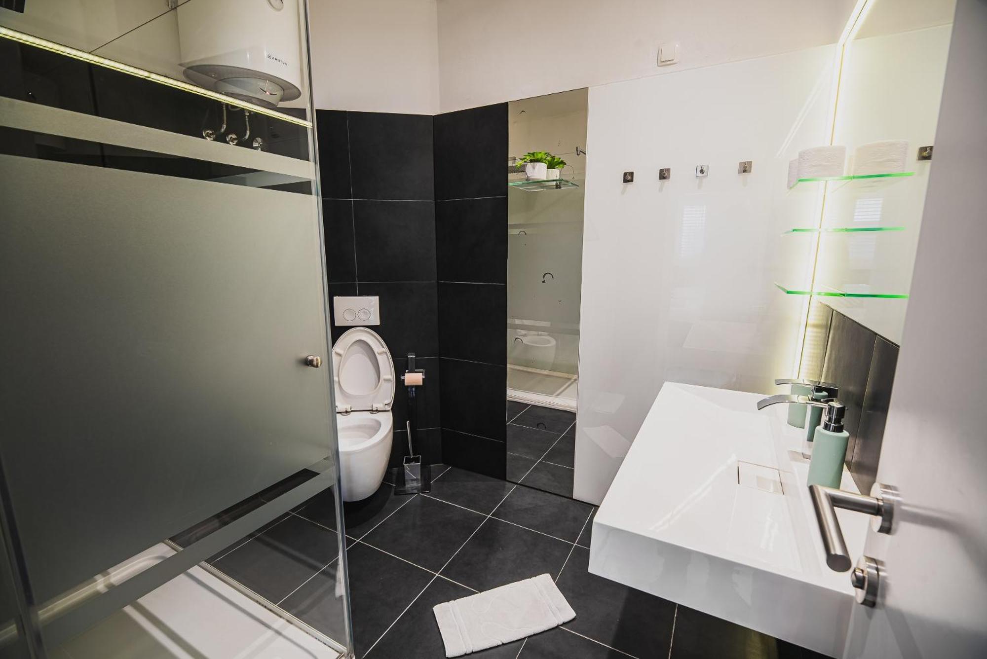 Downtown Park Apartments With Balcony Vodice Bilik gambar