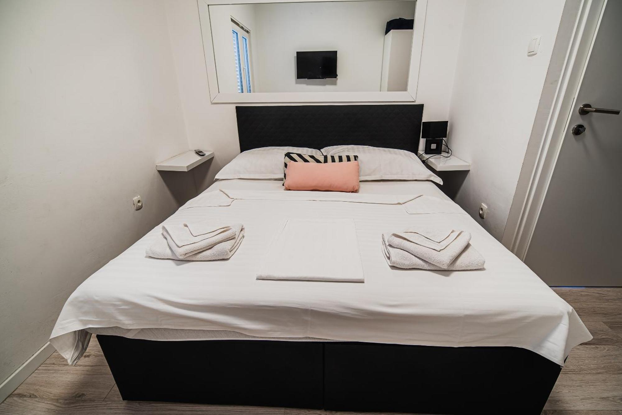 Downtown Park Apartments With Balcony Vodice Bilik gambar