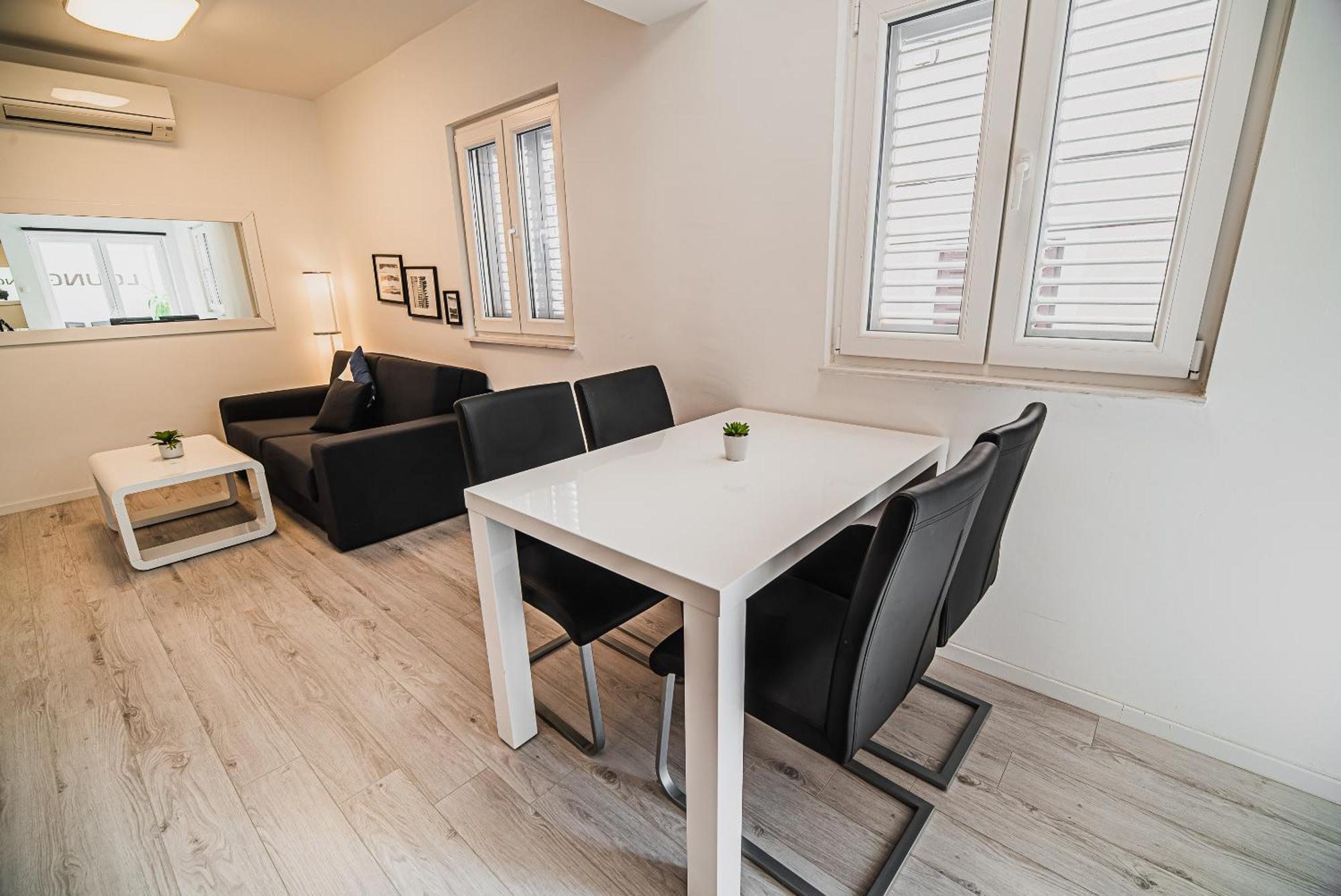 Downtown Park Apartments With Balcony Vodice Bilik gambar