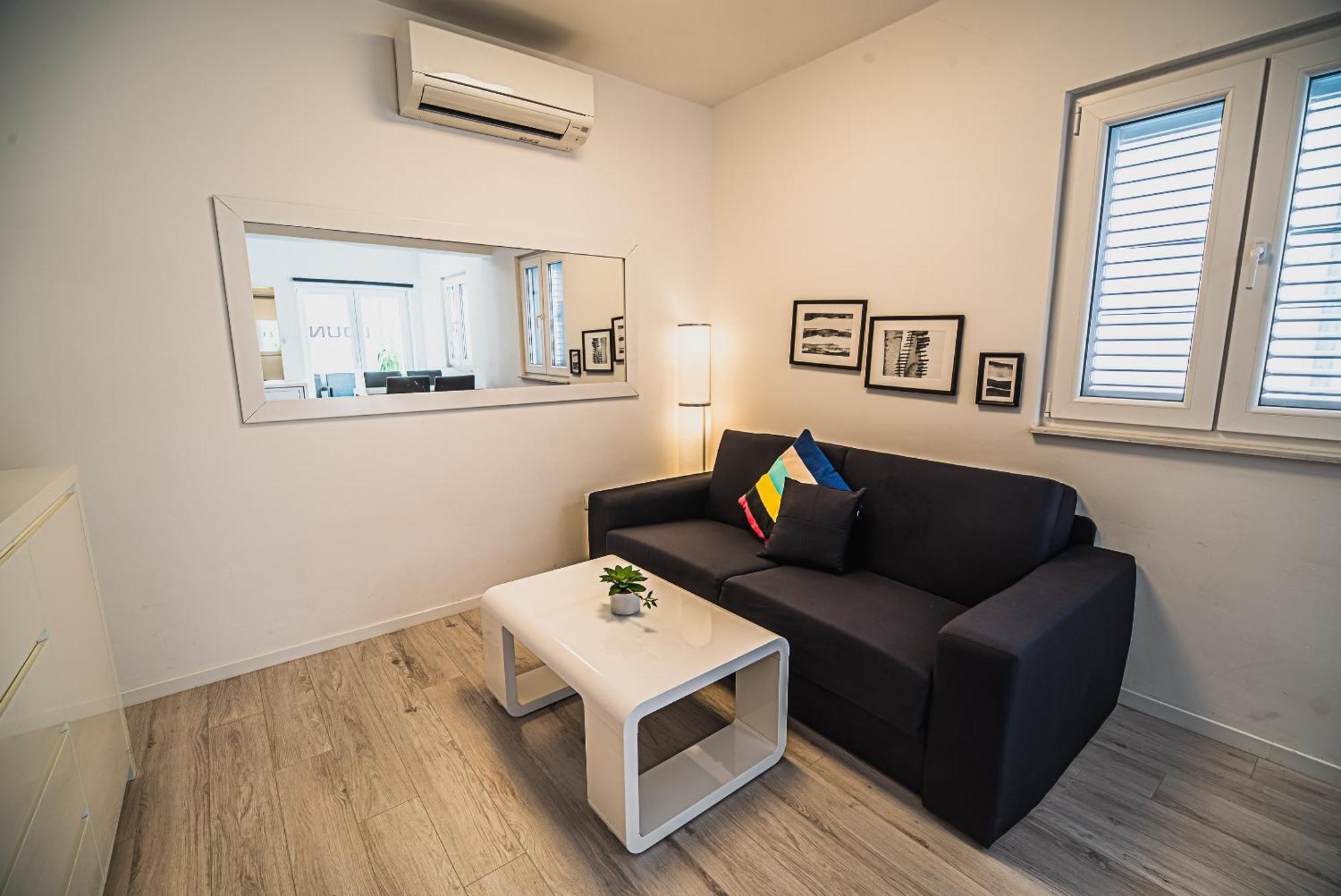 Downtown Park Apartments With Balcony Vodice Bilik gambar