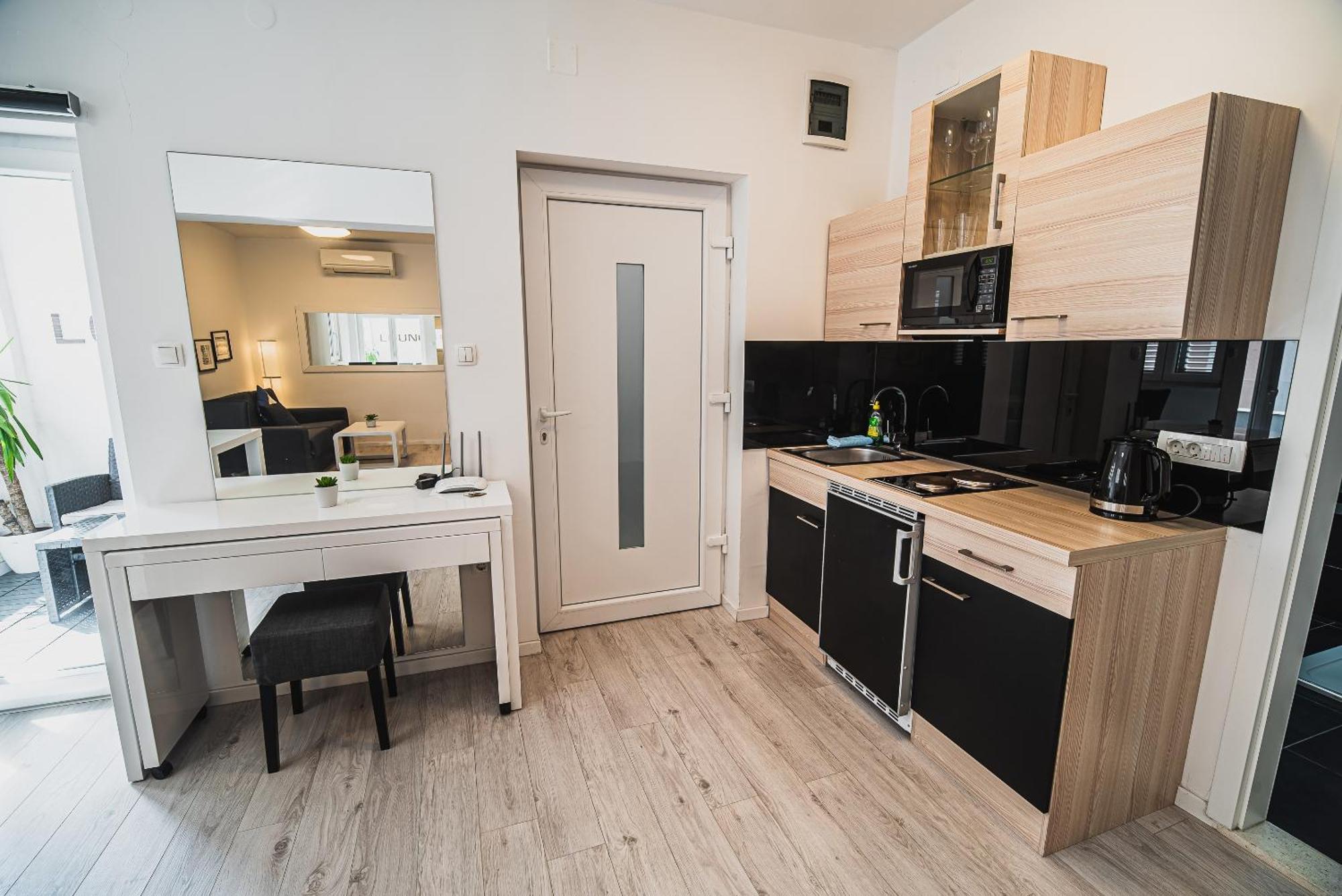 Downtown Park Apartments With Balcony Vodice Bilik gambar