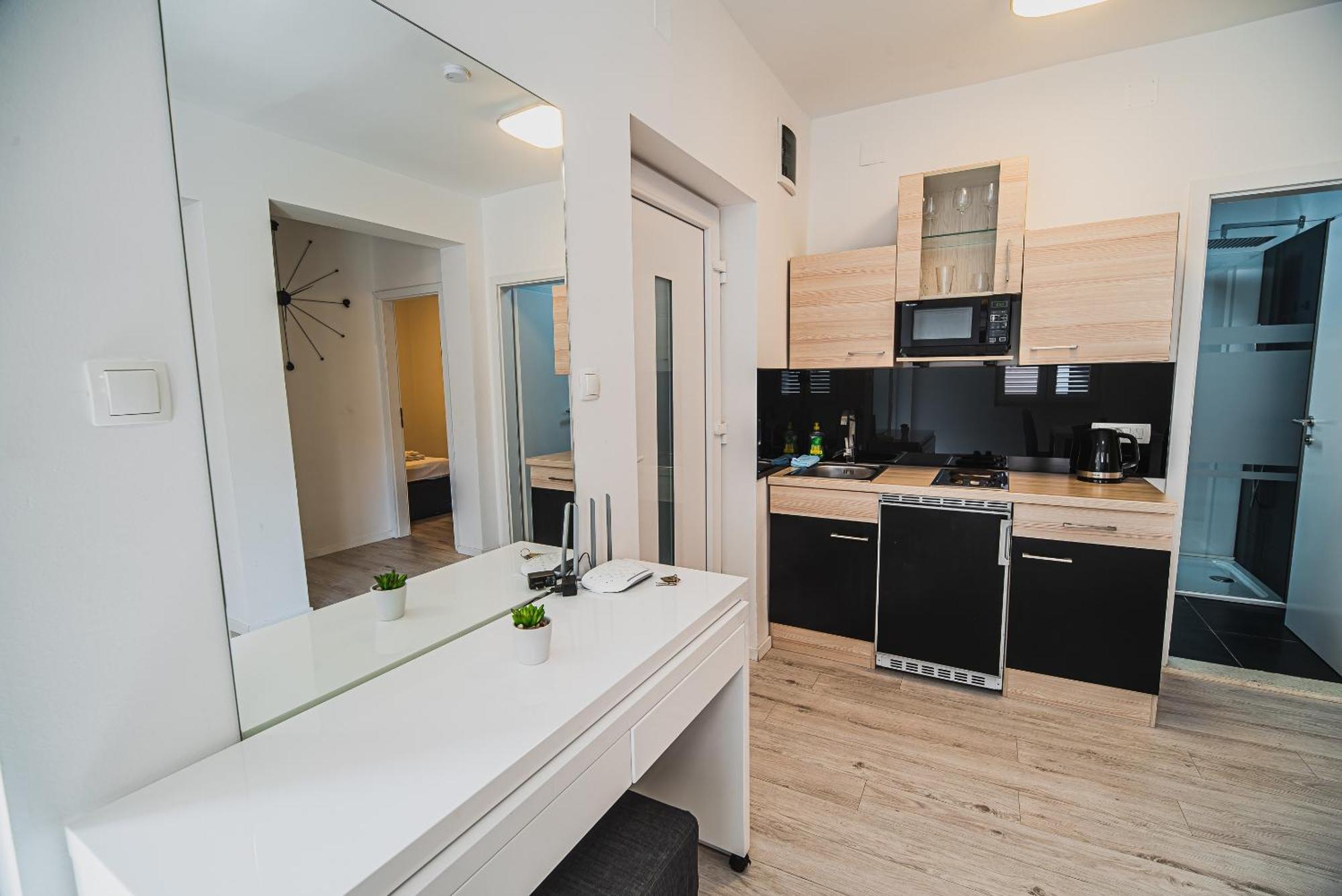 Downtown Park Apartments With Balcony Vodice Bilik gambar