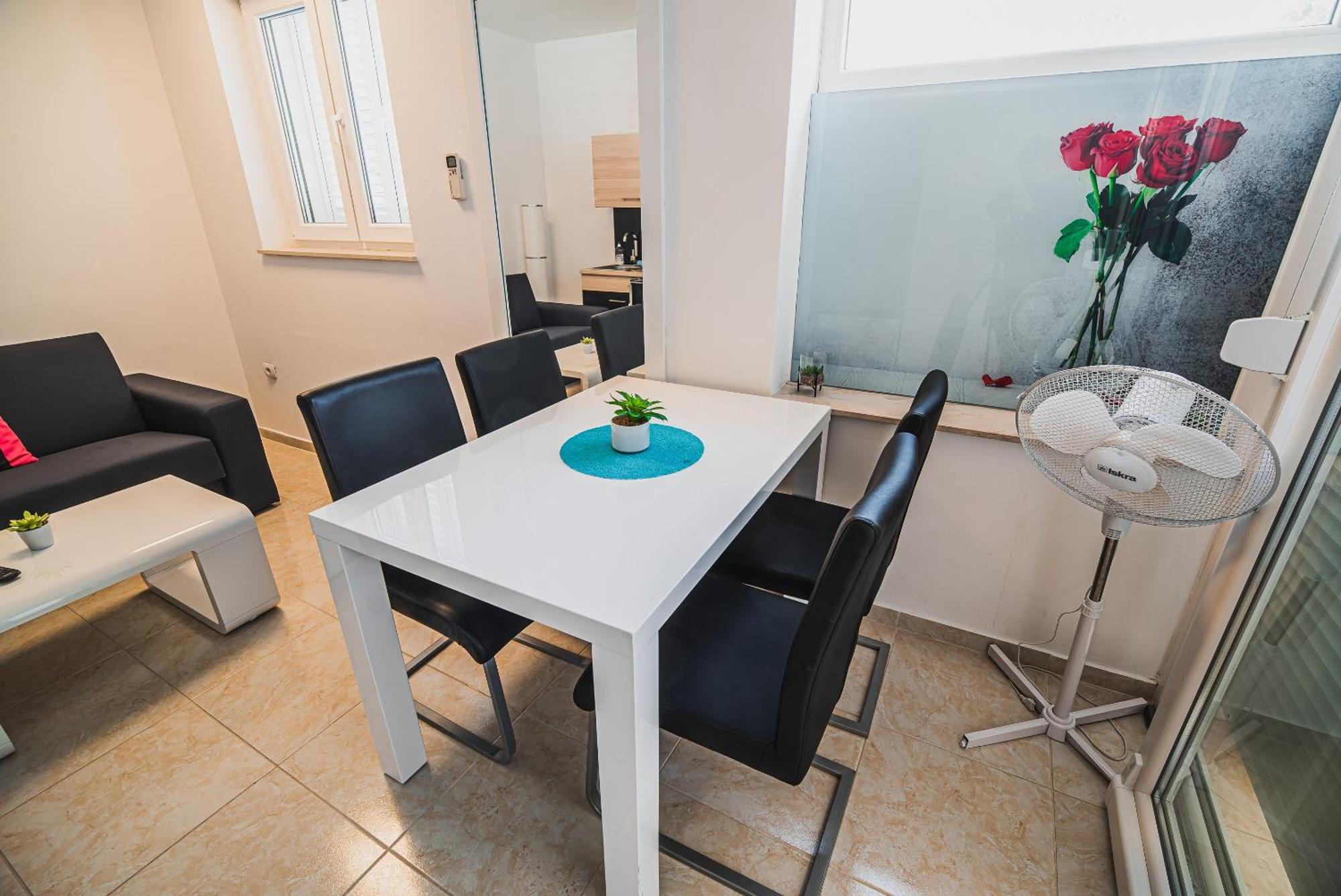 Downtown Park Apartments With Balcony Vodice Bilik gambar
